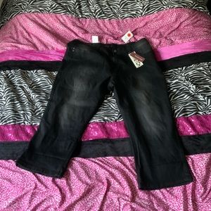 Women’s Denim Capris